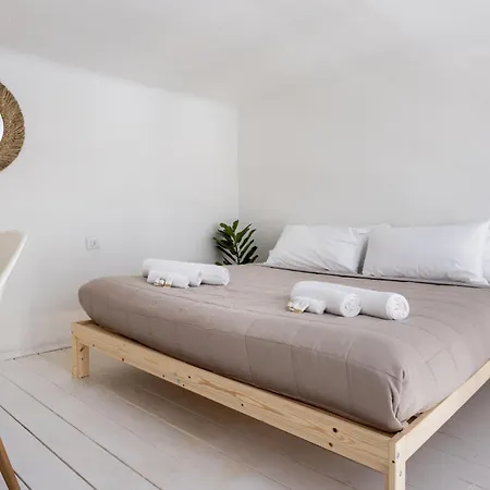Bright Design House In The Heart Of Bolonia