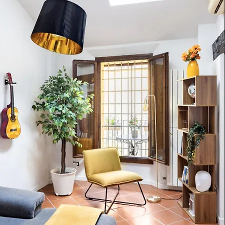 Bright Design House In The Heart Of Apartament *