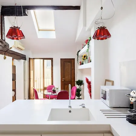 Апартаменты Bright Design House In The Heart Of