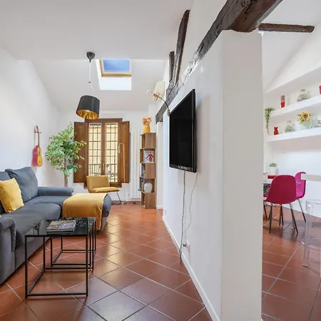 Bright Design House In The Heart Of アパート ボローニャ
