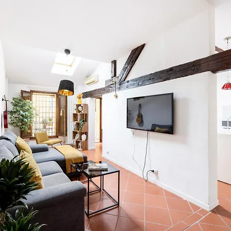Bright Design House In The Heart Of Apartment Bologna