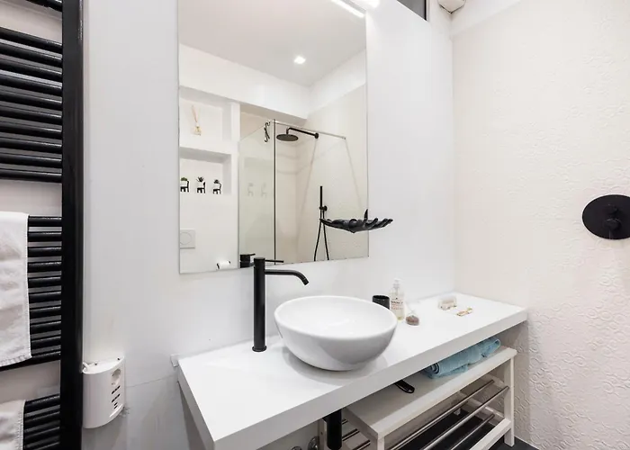 Bright Design House In The Heart Of Boloňa